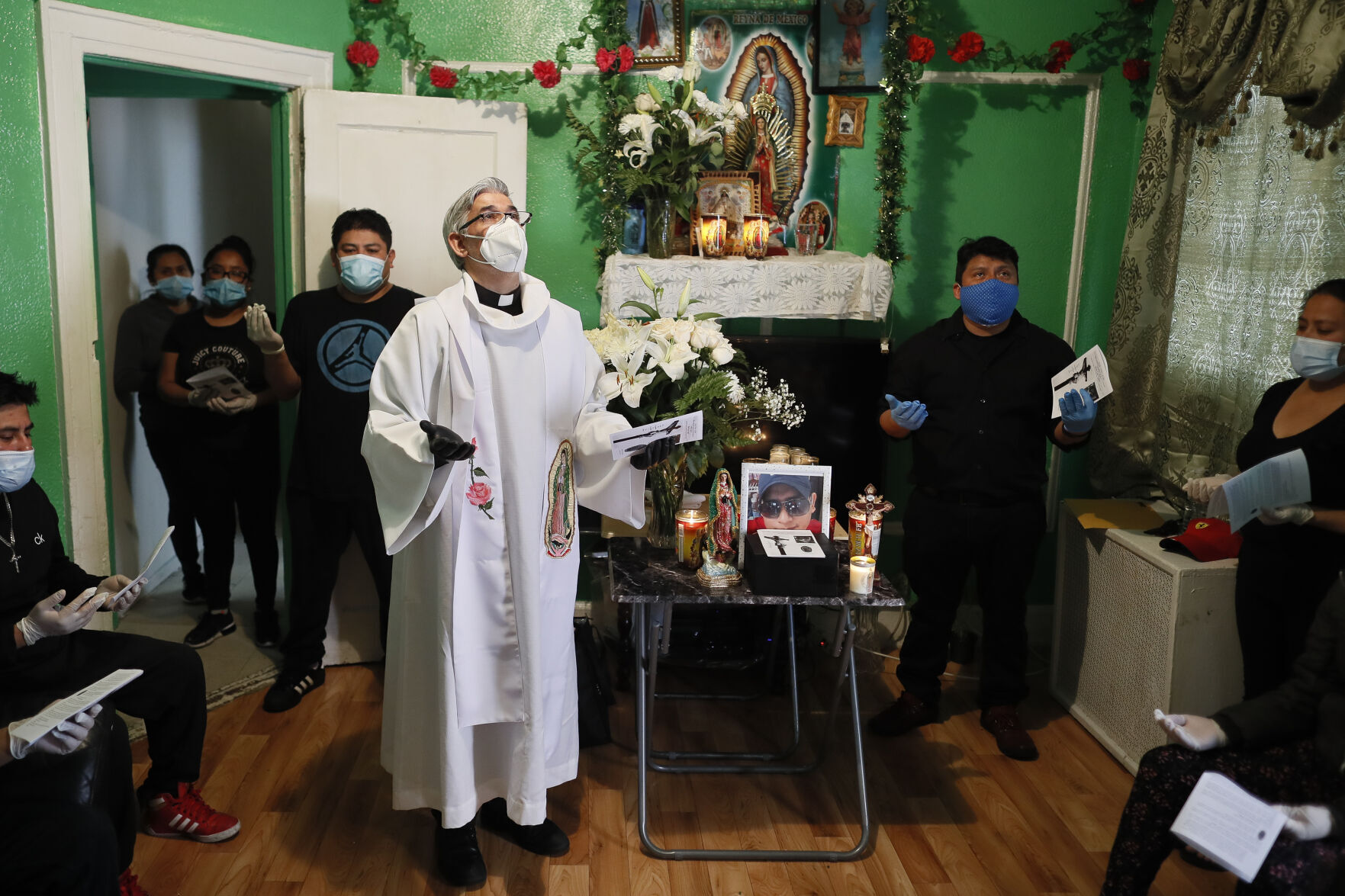 Virus Outbreak Half Million Dead Photo Gallery